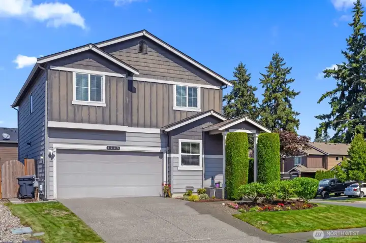 Welcome to the gated community of Mission Hills!