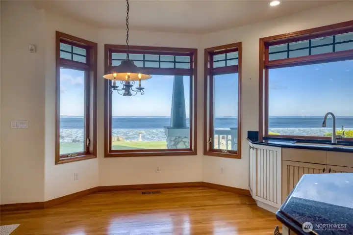 FOR MORE FORMAL MEALS ENJOY THE DINING ROOM WHILE WATCHING WILDLIFE ALONG THE BAY!