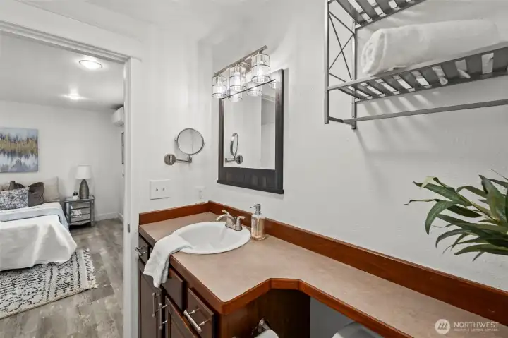 Primary bath reverse angle