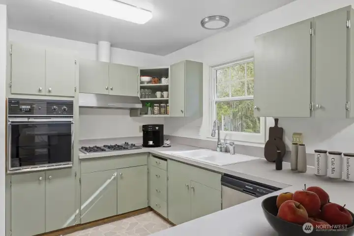 Kitchen, Staged Virtually