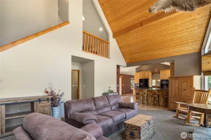 Opening to upper loft area