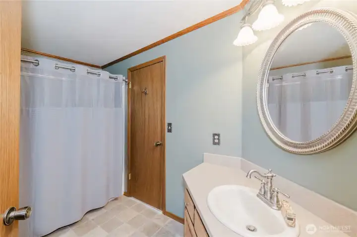 Full bath on main lervel.