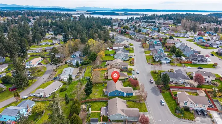 Minutes from the water and amazing views..