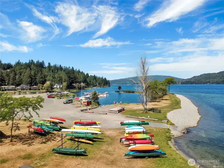 Head to the Sudden Valley marina to grab your boat or kayak, picnic on the spit, play a game of tennis or pickleball or bring your pup to the off leash dog park.