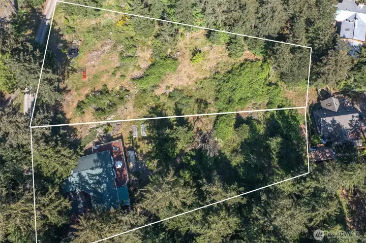 Approximate property lines shown for 118 Cascade Way and the adjacent southwest-facing view lot.