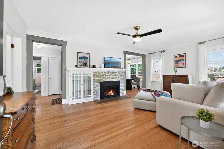 Gleaming hardwood floors Gleaming hardwood floors