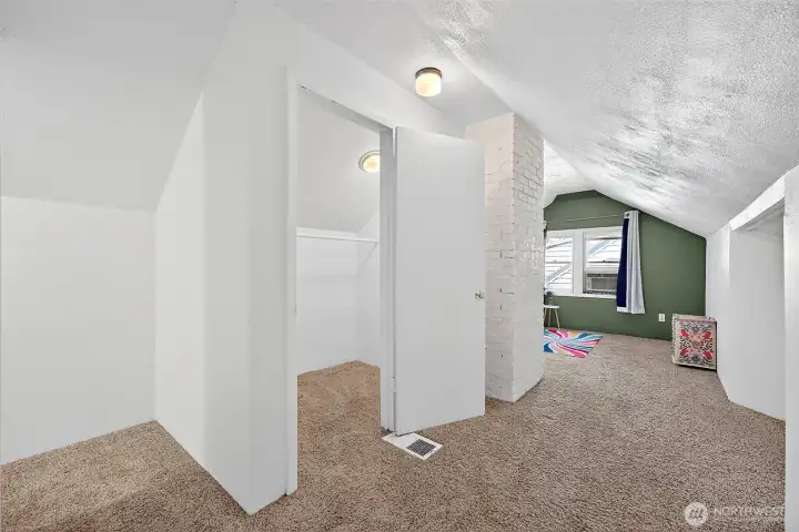 Bedroom/creative space upstairs Bedroom/creative space upstairs