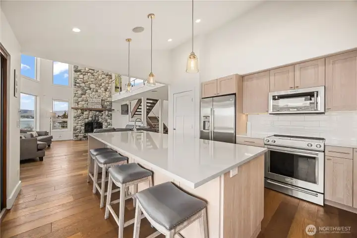 Chef’s kitchen with quartz island and indoor-outdoor flow—ideal for entertaining with stunning Lake Chelan and mountain views.