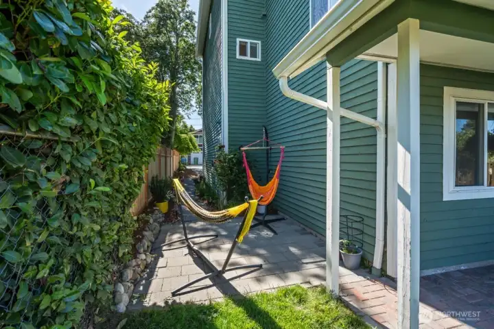 Side Hammock Garden