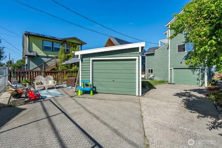 Alley access to both Garages