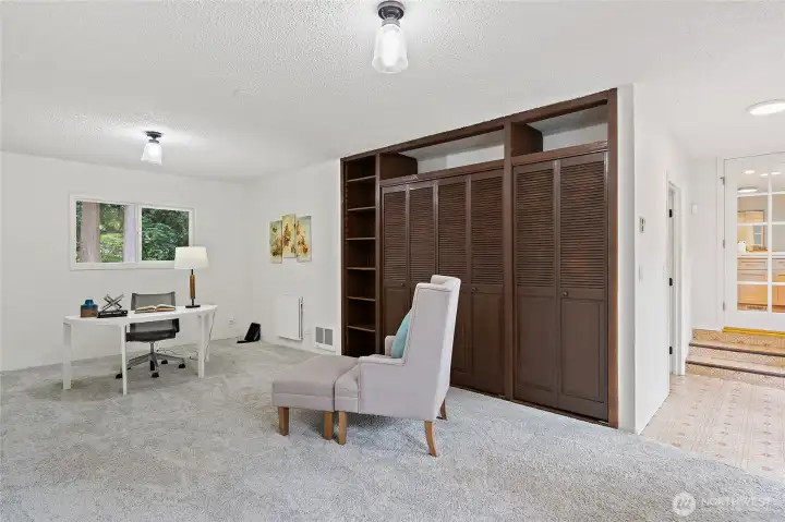 Bonus/Office/Play room