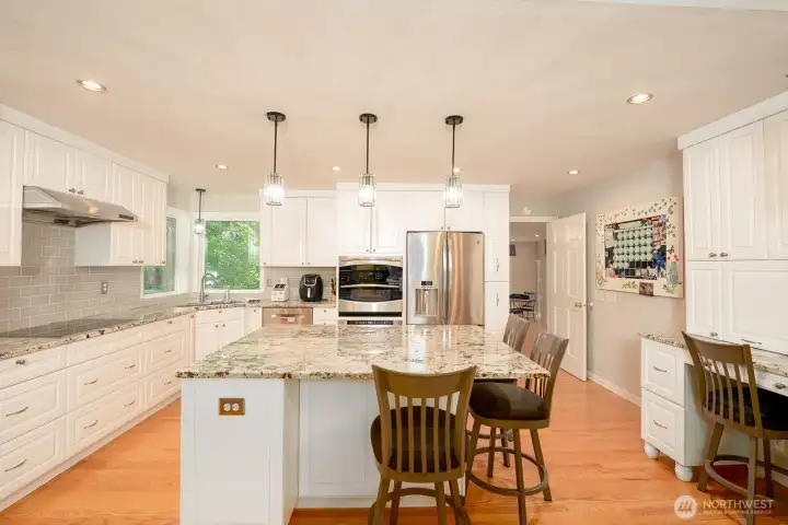 Gourmet Kitchen With Granite Countertops Gourmet Kitchen With Granite Countertops