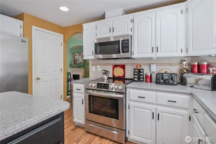 Kitchen w/SS Appliances