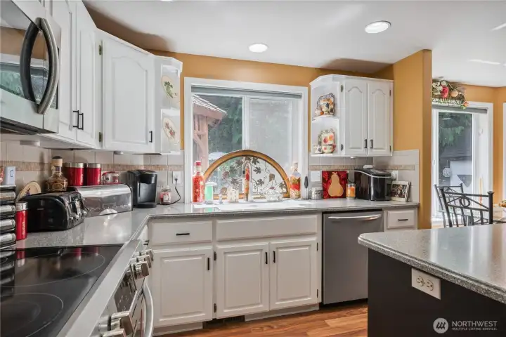 Kitchen w/Quartz Countertops