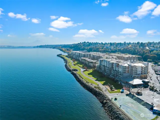 Perched in the coveted Point Ruston, this condo takes in expansive panoramic views of Commencement Bay, Mount Rainier and beyond.