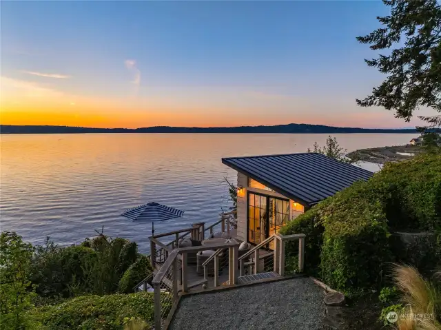 Perfectly perched on the shores of coveted Port Madison Bay.