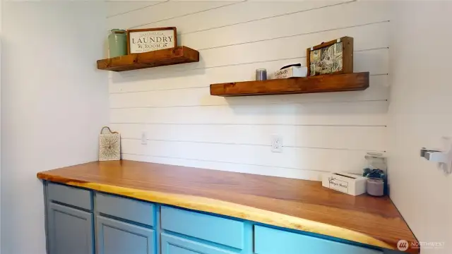 Laundry room with plenty of storage