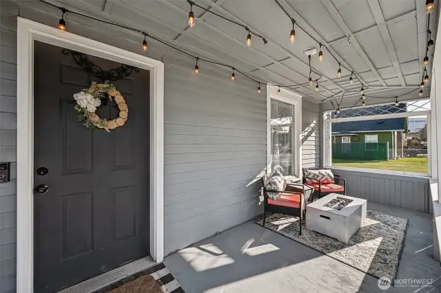 Covered Front Porch – Soak In the Heart of Downtown Puyallup