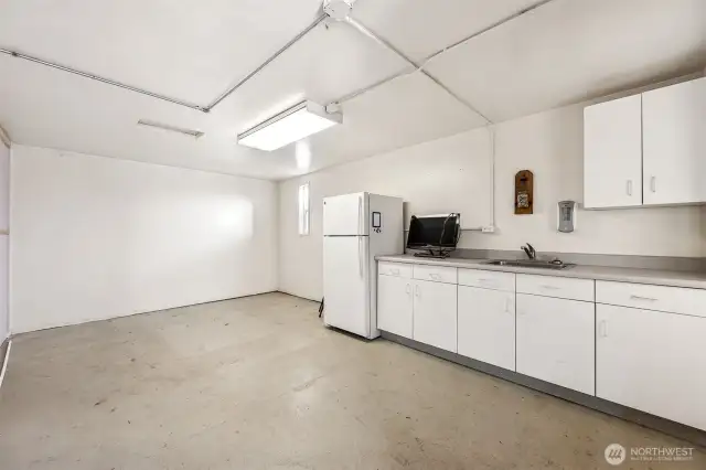 Shop Includes Kitchenette Area – Ideal for Work Breaks or Hobby Space