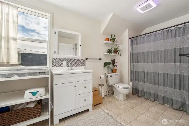 Comfortable Full Bath with Generous Space and Easy Flow