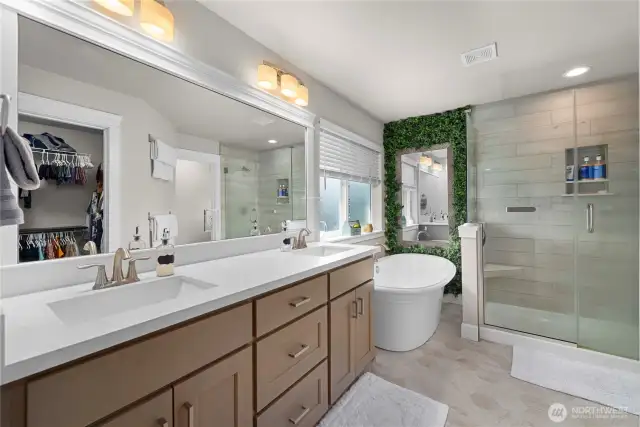 Everything you ever wanted in your master suite.