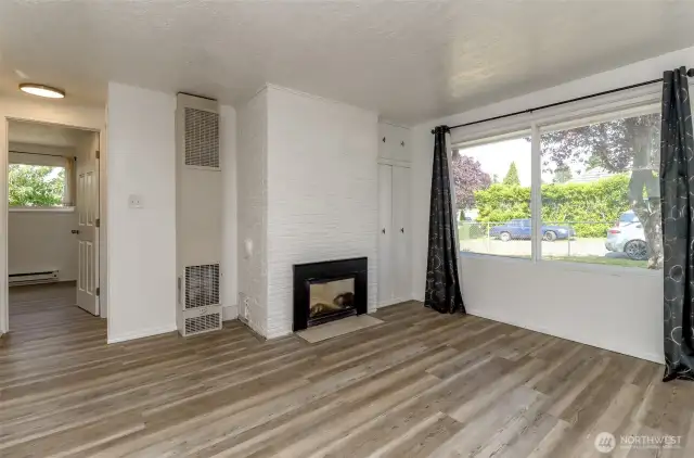 Large windows funnel in tons of natural light!
