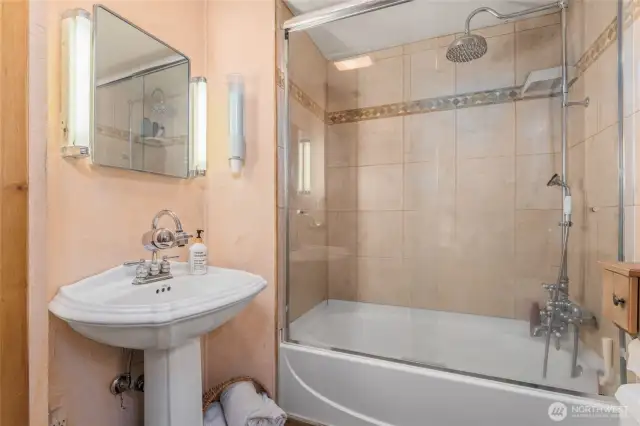 2nd/Guest Bathroom