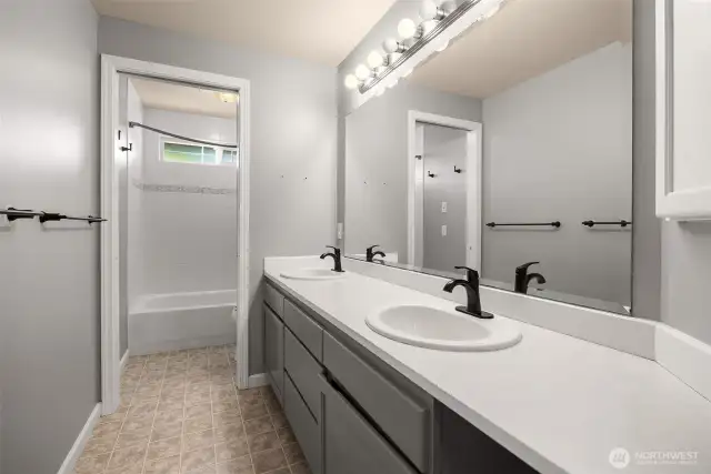 Upper floor bathroom