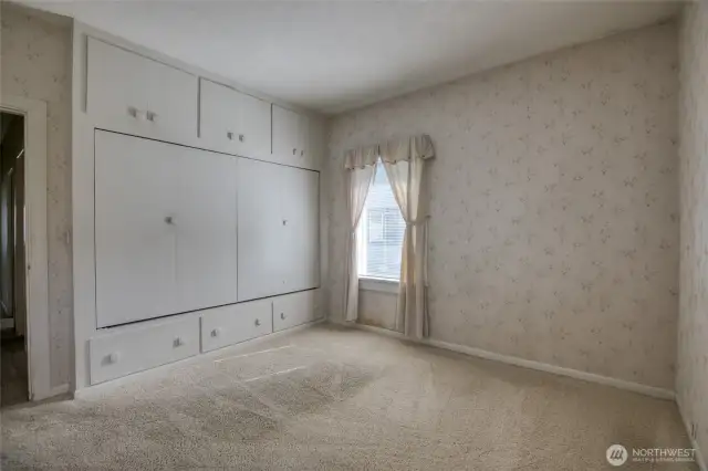 Bedroom #1, cont