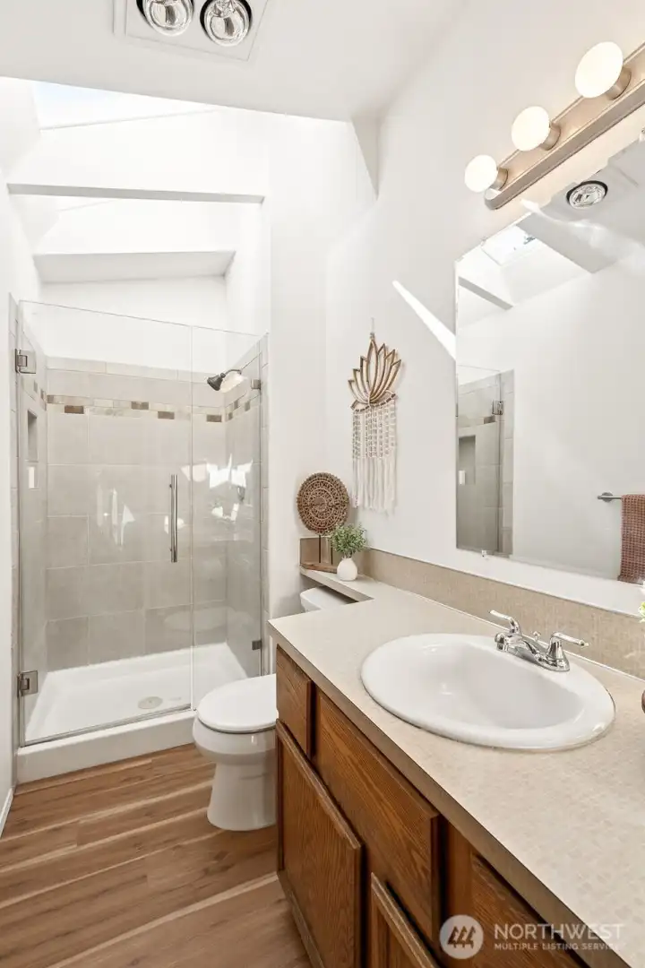 Primary bath w/a walk in shower.