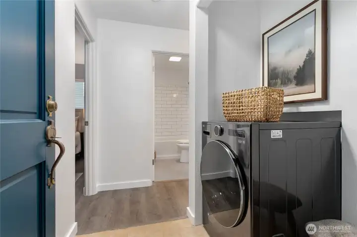 Entry way with Washer/Dryer Combo