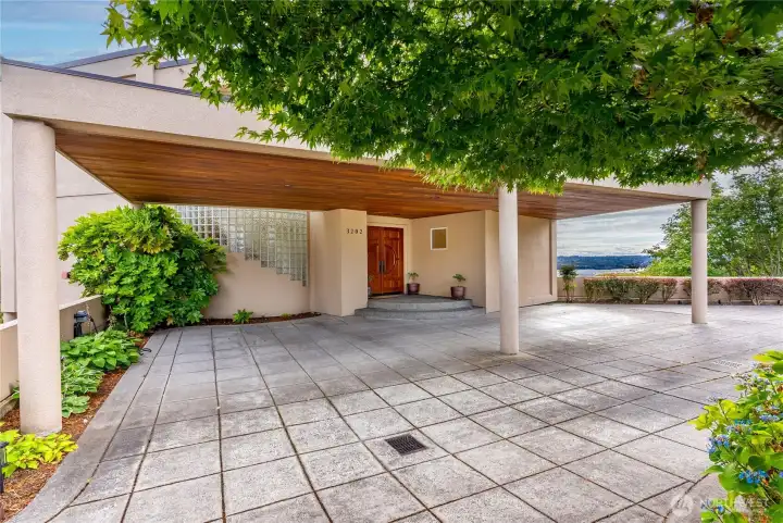 Porte-Cochere perfect for additional covered parking