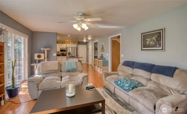 from living room looking into the kitchen