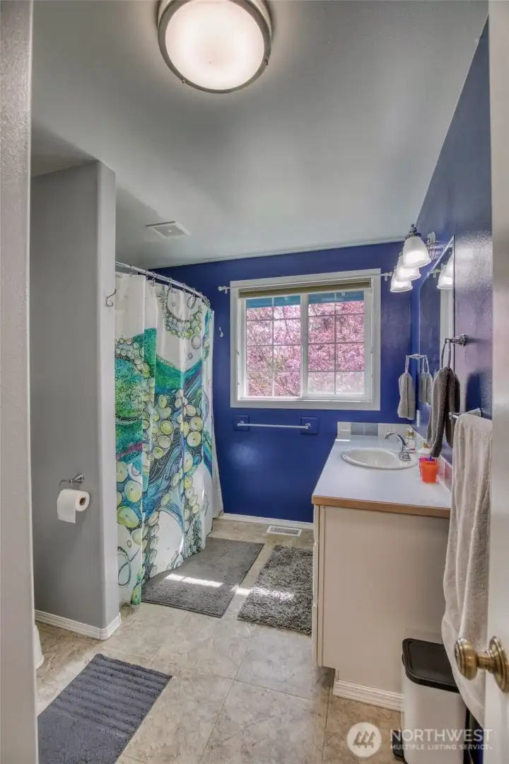 Upstairs shared bathroom