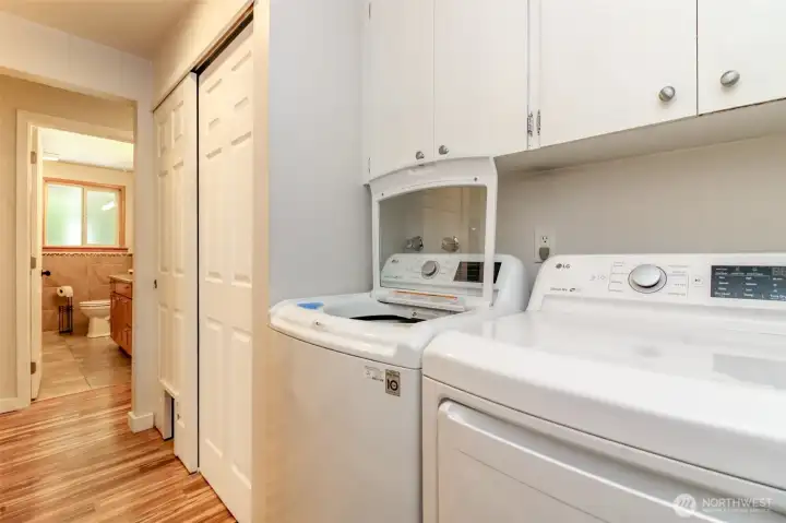 Washer and dryer stay