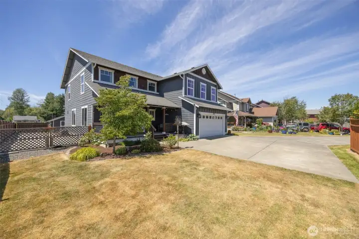 Just a short stroll to Birch Bay and situated on a large private lot Just a short stroll to Birch Bay and situated on a large private lot