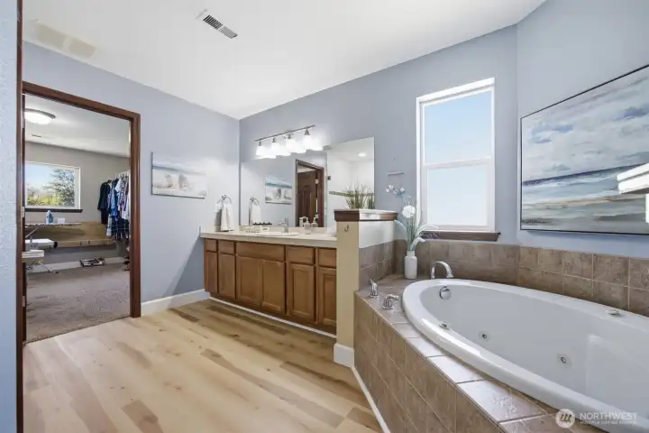 Ensuite bath with jetted tub and extra large walk in closet Ensuite bath with jetted tub and extra large walk in closet