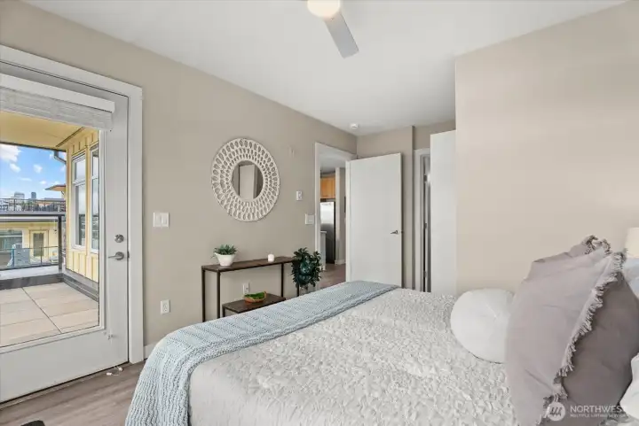 Robust primary bedroom