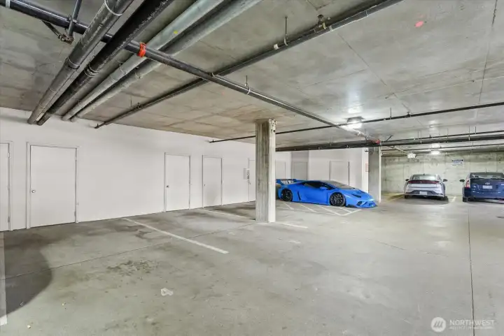 Large parking space in P2 garage