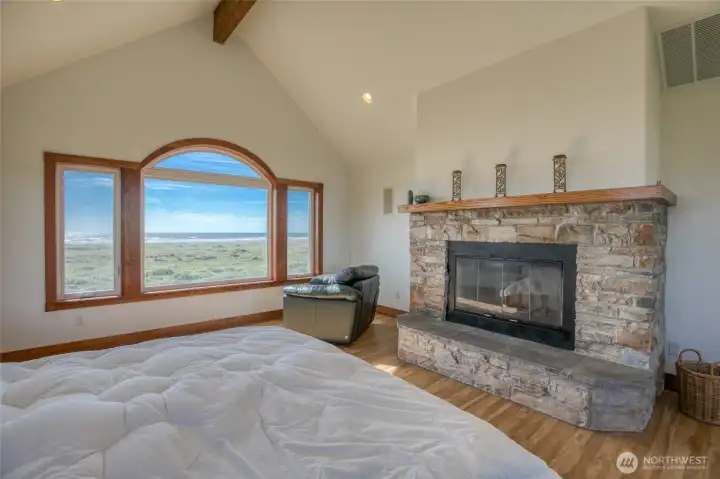 Beauitful wood-burning fireplace. Beauitful wood-burning fireplace.