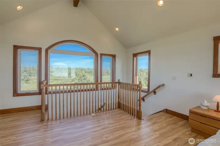 3rd-level Bonus Room w/ views to the East and a spacious staircase. New LVP flooring installed. 3rd-level Bonus Room w/ views to the East and a spacious staircase. New LVP flooring installed.