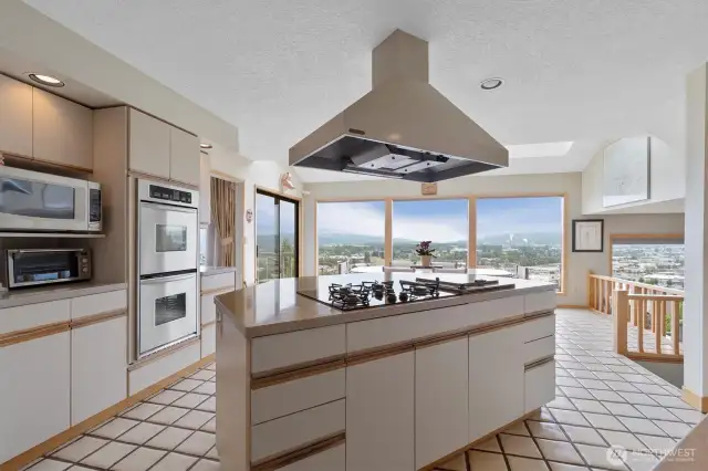Kitchen with cooking island