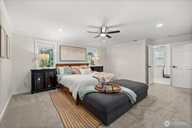 Oversized primary suite with new luxury carpert!