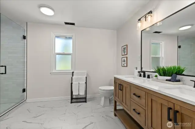 Newly remodeled primary ensuite!