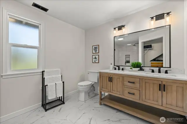Access to additional walk-in closest.
