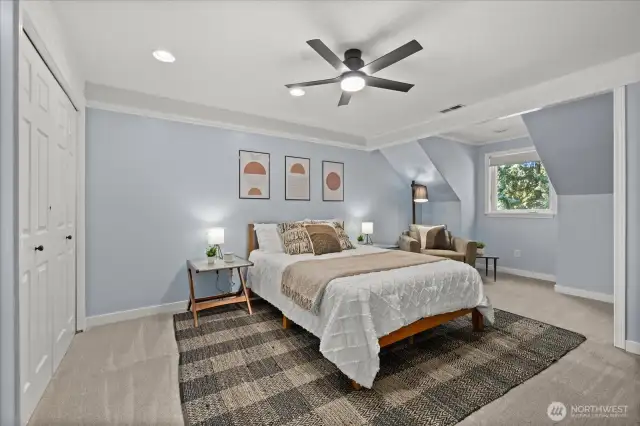 Large guest room with reading nook!