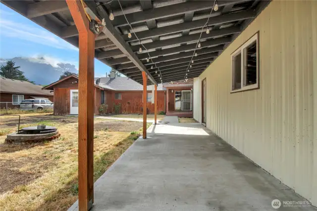 Space along the shop! cover patio area, great for grilling and barbeques.