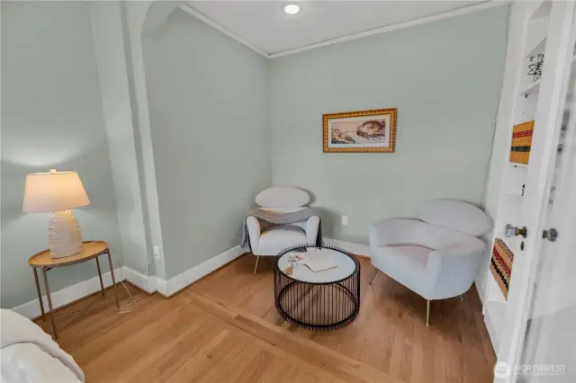 Reading nook/closet space in bedroom