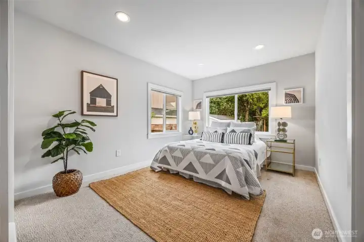 Main floor primary en-suite with tons of natural light.