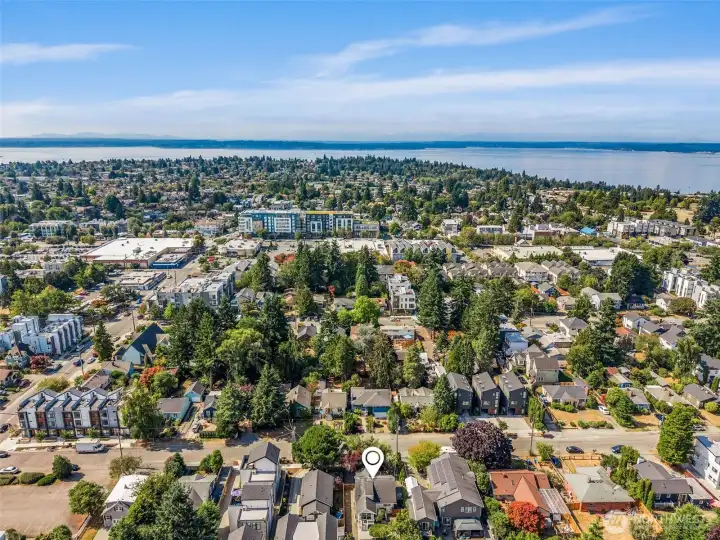 Ideal Crown Hill location near Metropolitan Market, popular eateries and shopping.
